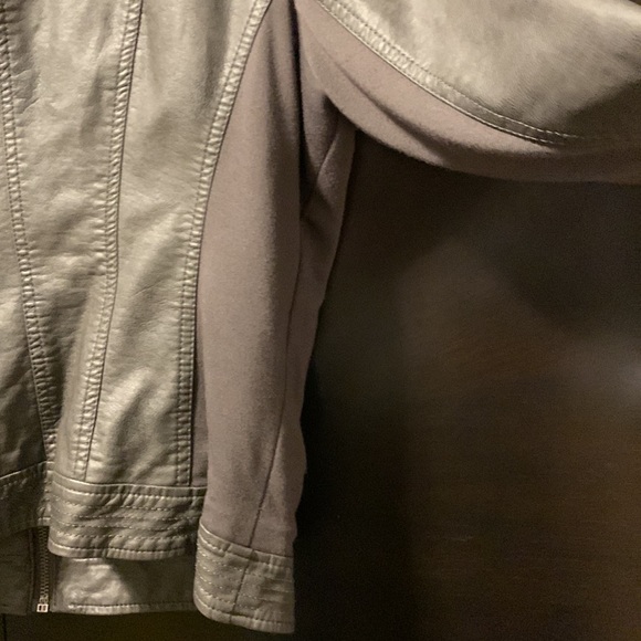 Faux Leather/cloth MAURICES—SIZE L - Picture 3 of 10